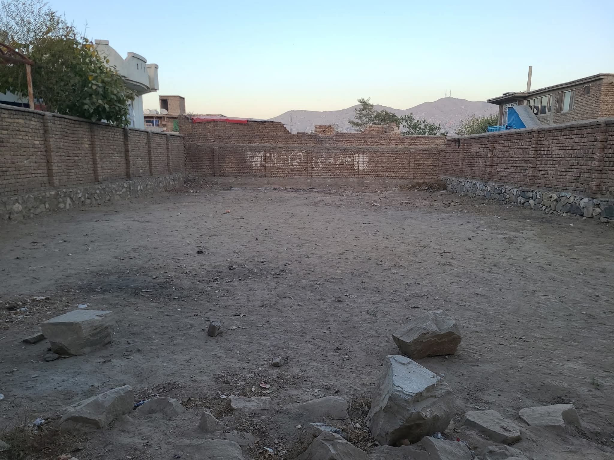 زمین فروشی